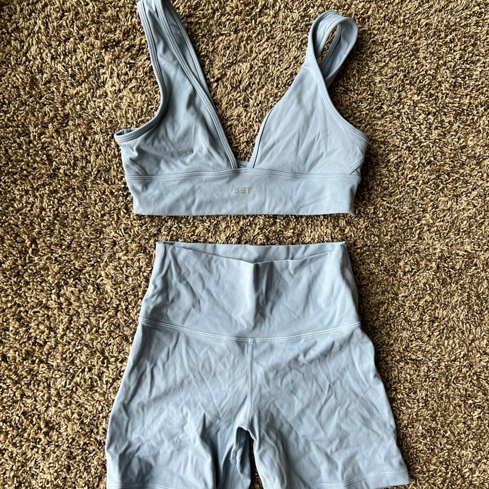 SET ACTIVE - Sportbody Bike Shorts and Sport V Bra